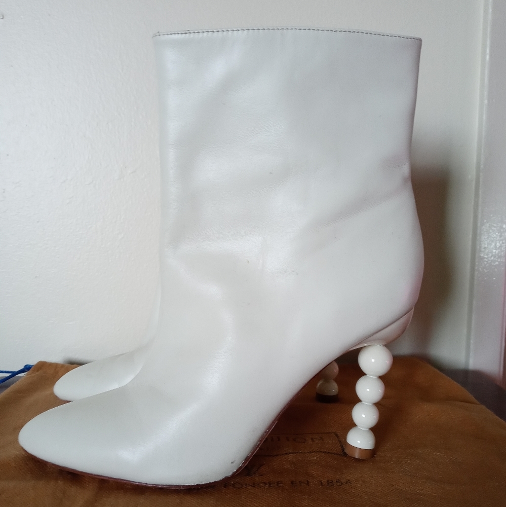 Women's Shoe Size 9.5
